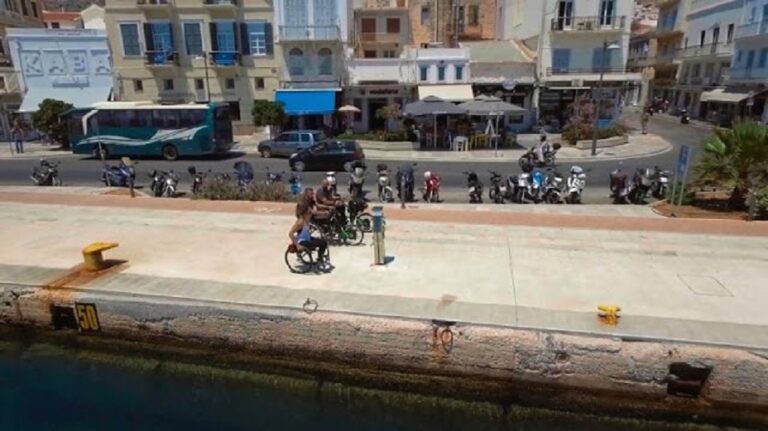 image Τα άτομα με αναπηρία, η Σύρος η Λέσβος και η κόρη του Περιφερειάρχη B. Αιγαίου