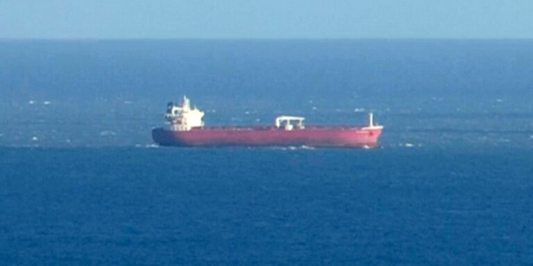 image Ελληνικό πλοίο χτυπήθηκε από πύραυλο στη Μαύρη Θάλασσα, καλά στην υγεία τους οι 24 ναυτικοί, ανάμεσά τους 10 Έλληνες