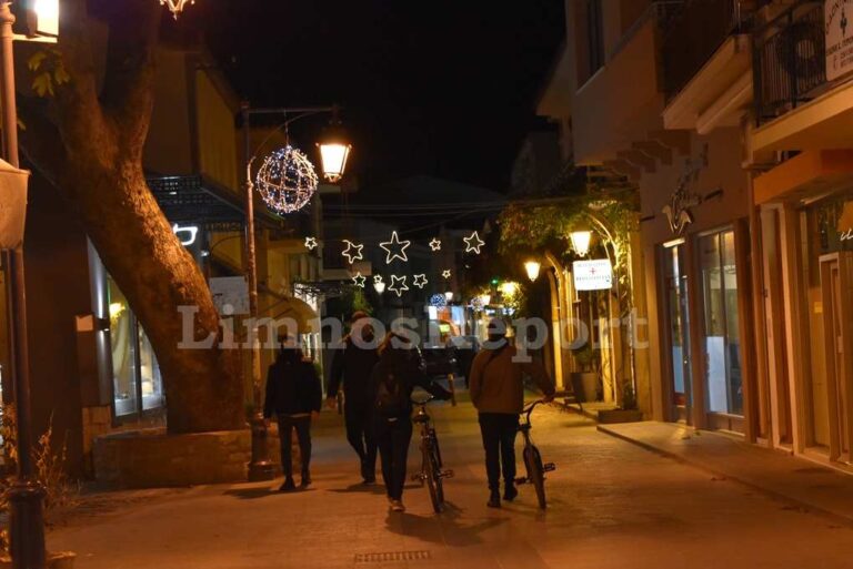 image Lockdown: Γιορτές με αυστηρά μέτρα και χωρίς εστίαση- Πότε ανοίγουν κομμωτήρια, εποχιακά μαγαζιά