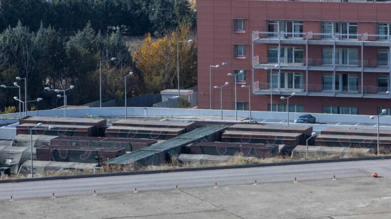 image Θεσσαλονίκη: Στήθηκε κινητό νοσοκομείο στο παρκινγκ του 424 Στρατιωτικού Νοσοκομείου (Βίντεο)
