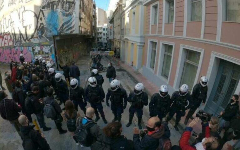 image Επέτειος Γρηγορόπουλου: Συγκέντρωση ατόμων στα Εξάρχεια – Σε προσαγωγές προχώρησε η Αστυνομία (φωτο)