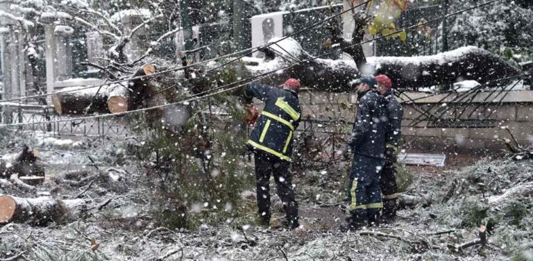 image Αττική: Πέμπτη ημέρα χωρίς ρεύμα για 3.500 νοικοκυριά -Πινγκ πονγκ ευθυνών