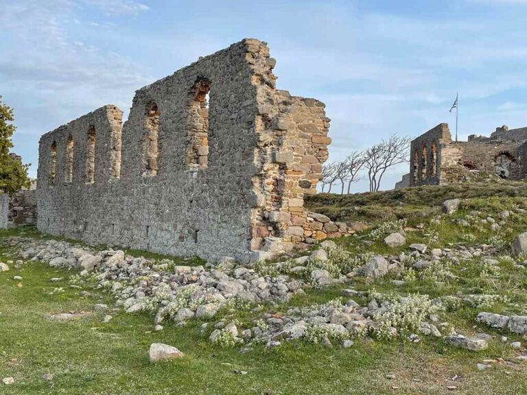 image Ξεκινούν οι εργασίες αποκατάστασης στο Κάστρο της Μύρινας. Εφιστάται η προσοχή στους επισκέπτες.