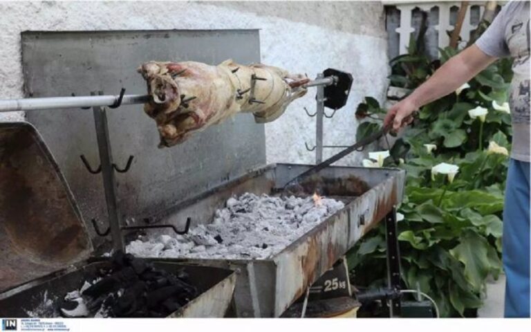 image Πάσχα στο μπαλκόνι και φέτος: Πώς φτάσαμε στο «στοπ» των μετακινήσεων.