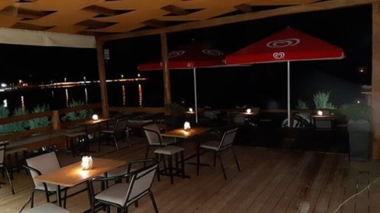 image Μαγικές καλοκαιρινές βραδιές στο Beach Bar Agios Stefanos στην Πλάκα!