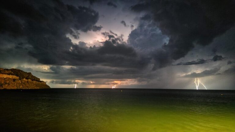 image Έκτακτο δελτίο επιδείνωσης καιρού:Ισχυρές καταιγίδες την Κυριακή και στο βορειοανατολικό Αιγαίο.