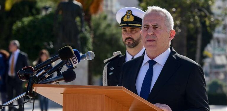 image Ευάγγελος Αποστολάκης: Το παρασκήνιο της εξόδου του από τον ΣΥΡΙΖΑ – Βολές από Κουμουνδούρου, οργή από Τσίπρα