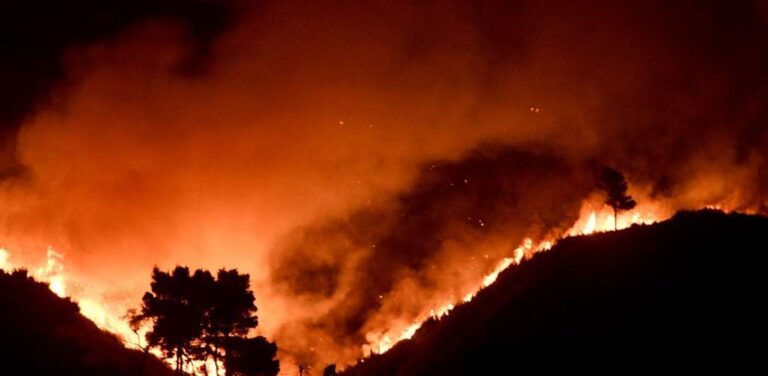 image Φωτιά στην Αττική: Μάχη με τις φλόγες σε Πεντέλη, Ανατολή και Γραμματικό – Συνεχείς εκκενώσεις