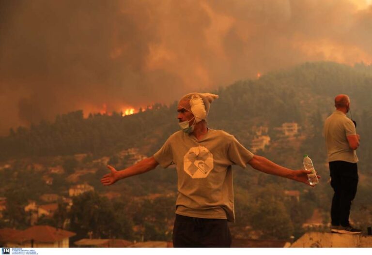 image Φωτιά σε Ρόδο, Κάρυστο, Κέρκυρα: Ακόμα μια νύχτα με σκληρή μάχη με τις φλόγες – Νέες εκκενώσεις οικισμών