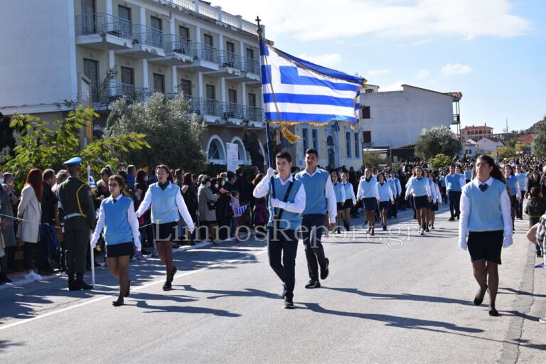 image Υπουργείο Υγείας: 25η Μαρτίου – Με κόσμο οι παρελάσεις αλλά με μάσκες για τους θεατές
