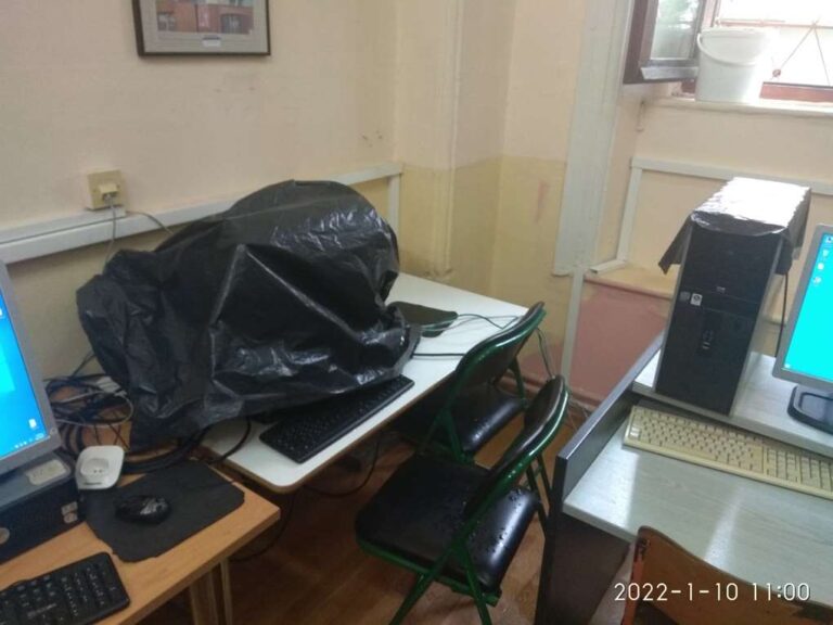 image Λήμνος Αναγνώστης: Στάζει νερά η οροφή του 1ου Δημοτικού Μύρινας (φωτο)