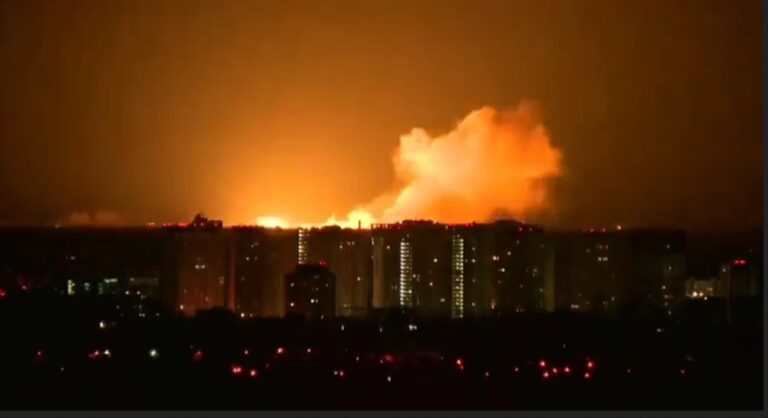 image Πόλεμος στην Ουκρανία: Ισχυρές εκρήξεις στο Κίεβο – Νέες διαπραγματεύσεις αύριο – Ο Ζελένσκι υπέγραψε το αίτημα για ένταξη στην ΕΕ