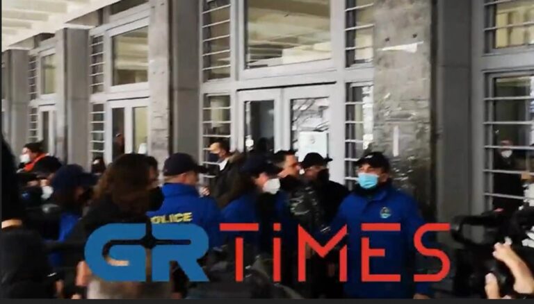 image Δολοφονία Άλκη: Ένταση και προπηλακισμοί στα δικαστήρια που οδηγούνται οι συλληφθέντες – Δείτε βίντεο
