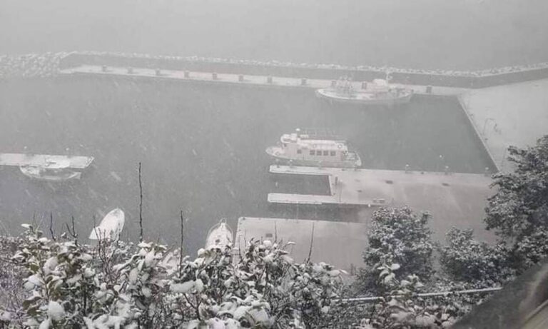image H κακοκαιρία «Φίλιππος» σάρωσε την Ικαρία: Χιόνισε μέχρι τη θάλασσα