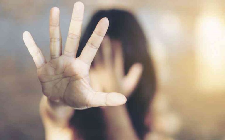 image Νέο περιστατικό ενδοοικογενειακής βίας στη Μυτιλήνη – Συνελήφθη αλλοδαπός που χτυπούσε τη γυναίκα του ενώ κρατούσε το 3χρονο παιδί τους