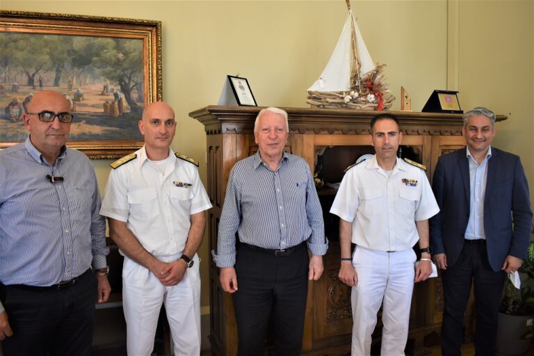 image Συνάντηση Περιφερειάρχη Κωνσταντίνου Μουτζούρη με περιφερειακούς διοικητές Λιμενικού Σώματος.