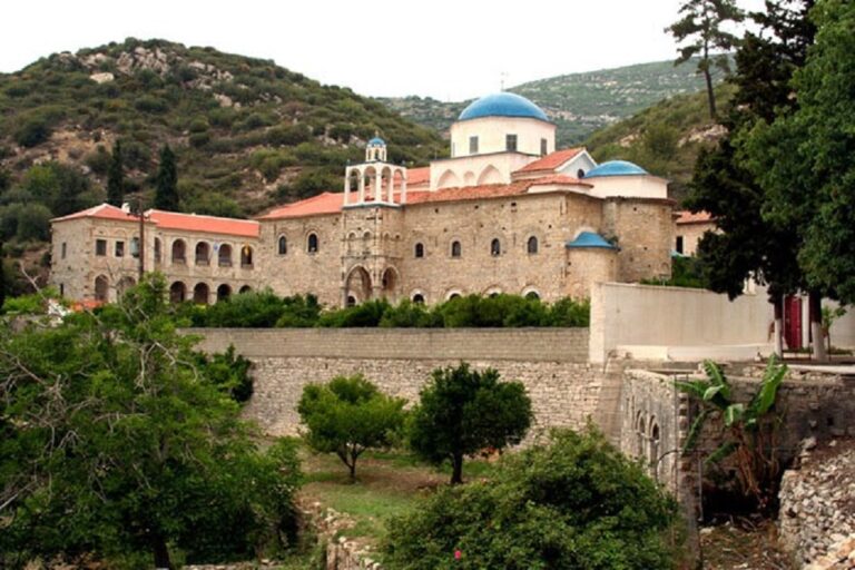 image Σάμος:Eκλάπησαν 15 Καμπάνες, 18 Μανουάλια και 3 Πολυέλαιοι από Παρεκκλήσια ….