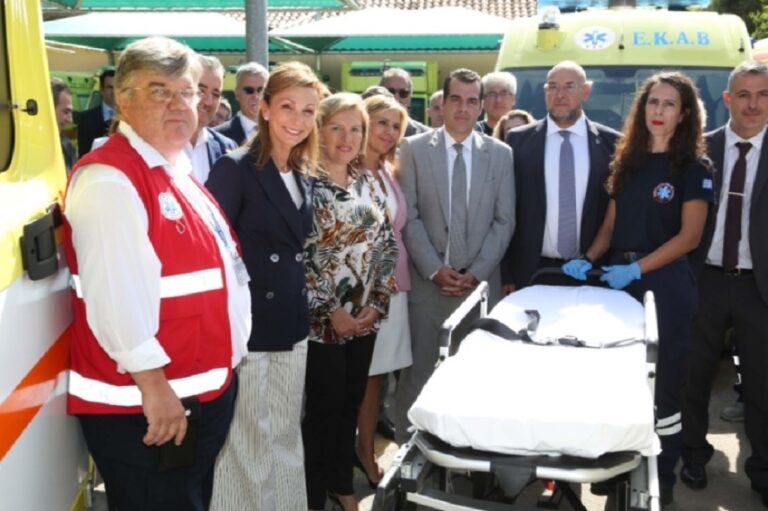 image Δωρεά 20 εξοπλισμένων ασθενοφόρων στο ΕΚΑΒ από την Ένωση Ελλήνων Εφοπλιστών.