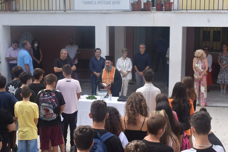 image Περιφερειάρχης Κωνσταντίνος Μουτζούρης: “Εύχομαι σε όλους καλή και δημιουργική χρονιά.”