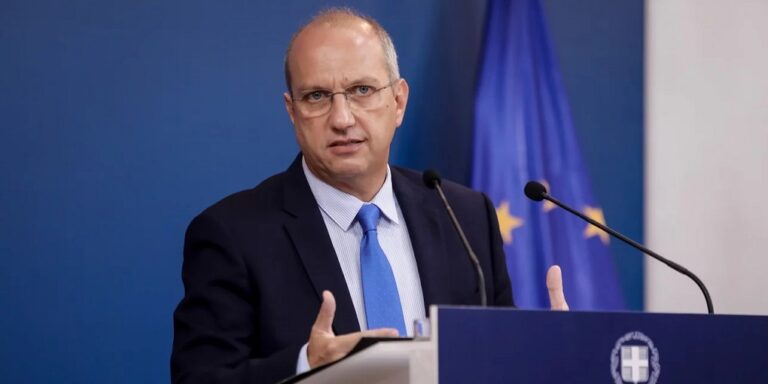 image Μίνι ανασχηματισμός μέχρι αύριο: Χρυσοχοΐδης στη θέση του Οικονόμου, ο Γεωργιάδης στο Υγείας