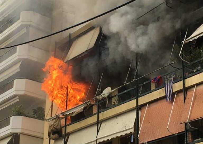 image Καλλιθέα: Φωτιά σε διαμέρισμα – Χωρίς τις αισθήσεις τους βρέθηκαν δύο άντρες