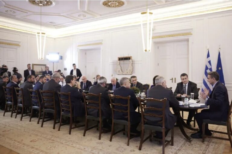 image Ο Περιφερειάρχης  Κωνσταντίνος Μουτζούρης στο Μαξίμου.