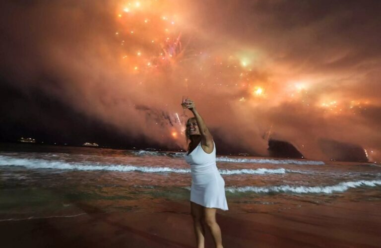 image 2023: Ο κόσμος υποδέχθηκε το νέο έτος αφήνοντας πίσω μια επεισοδιακή χρονιά.