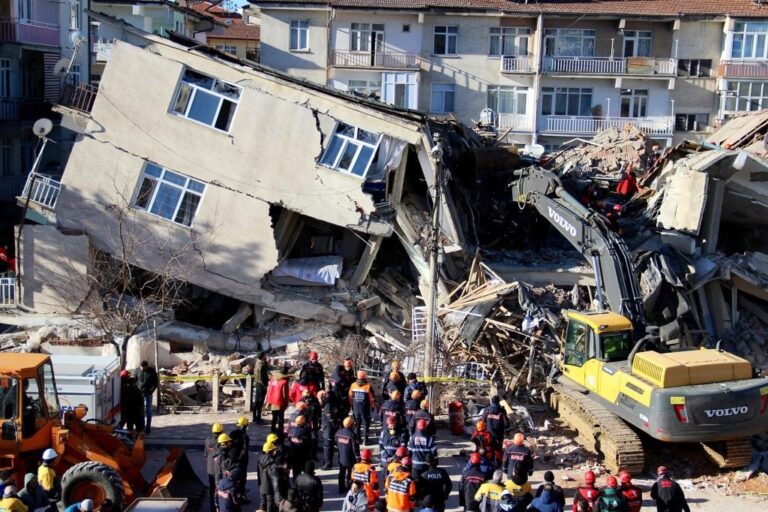 image Σεισμός στην Τουρκία: Τουλάχιστον 284 νεκροί – Τι ανακοίνωσε ο Οκτάι.
