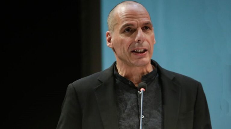 image Γιάνης Βαρουφάκης: Η πρώτη αντίδραση μετά την επίθεση στα Εξάρχεια – Έτσι έπεσε θύμα ξυλοδαρμού
