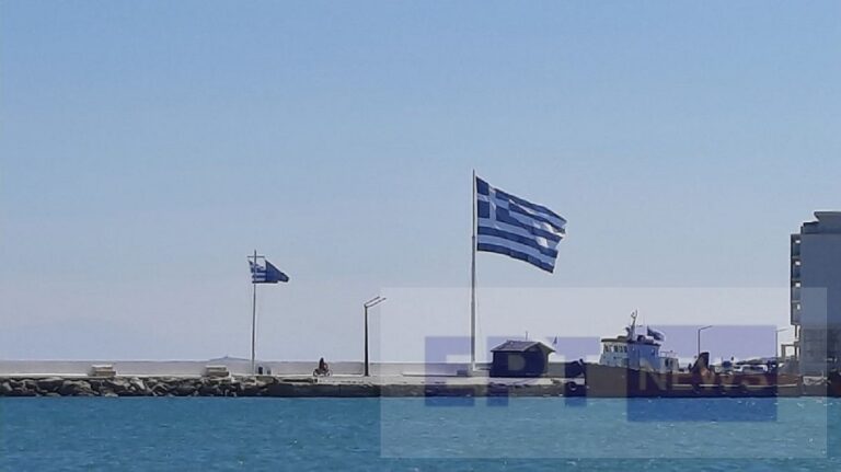 image Χίος: Κυματίζει η Μεγάλη Σημαία στο λιμάνι- Μηνύματα για την 25η Μαρτίου