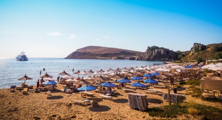 image ΑΑΔΕ: Καλοκαίρι με drones, μυστικούς ελέγχους και «τουρίστες-εφοριακούς» για να πιαστούν στα πράσα οι φοροφυγάδες