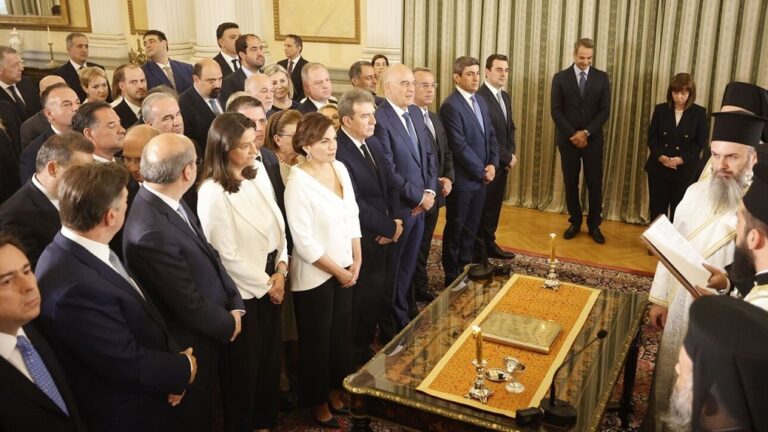 image Ορκίστηκε η νέα κυβέρνηση.Ποιοί είναι οι νέοι Υπουργοί.