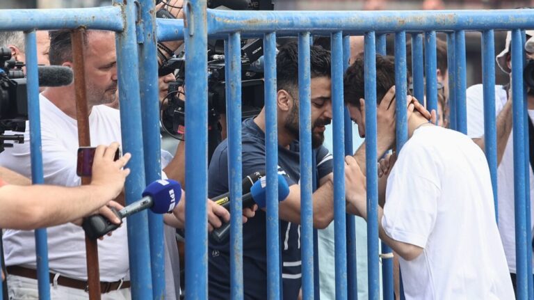 image Ναυάγιο στην Πύλο: Αναχώρησαν για τη Μαλακάσα οι διασωθέντες – Συγκινητικές στιγμές στην Καλαμάτα.