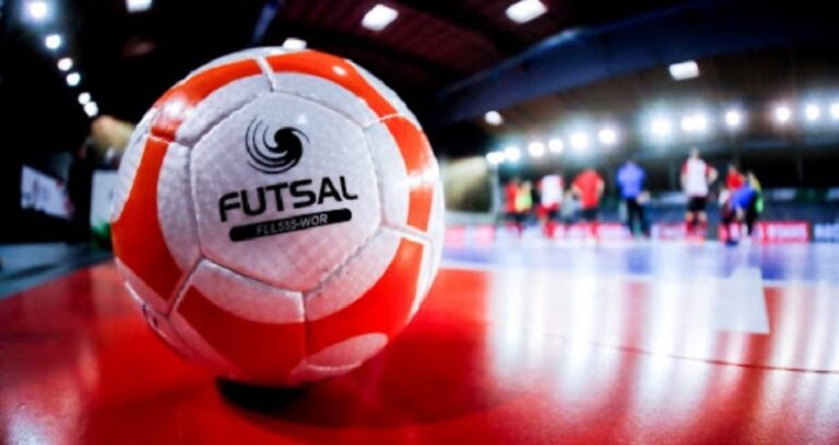 image Futsal: Η μαγεία του ποδοσφαίρου σε κλειστά περιβάλλοντα που ευχαριστεί παίκτες και φιλάθλους