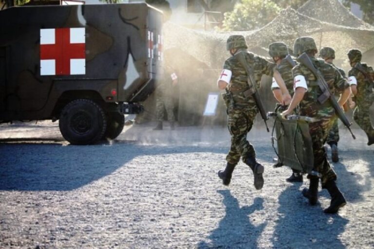 image Μετάταξη και μετάθεση σε στρατιωτικά νοσοκομεία για τους στρατιωτικούς που αποσπαστούν στο ΕΚΑΒ