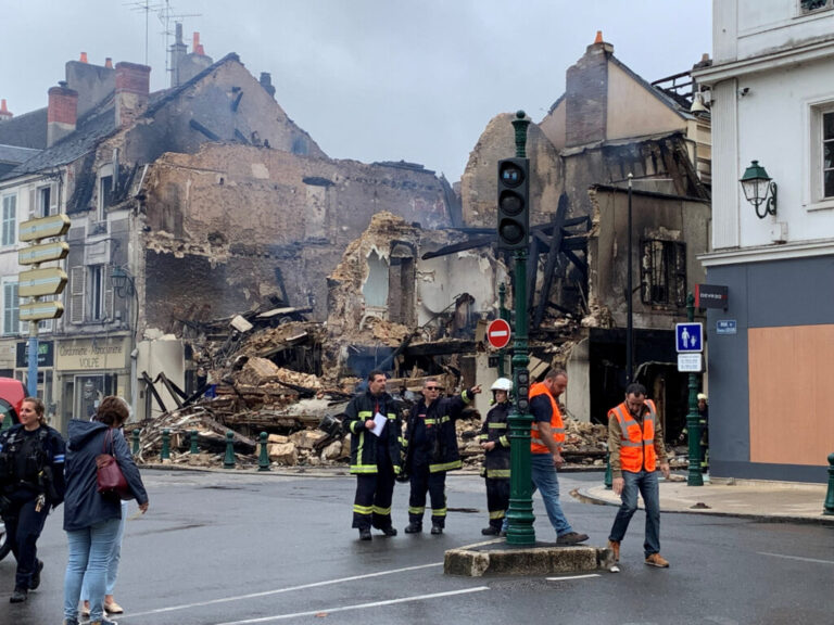 image Δολοφονία 17χρονου στη Γαλλία: «Ο αστυνομικός είπε πυροβολήστε τον», νέα μαρτυρία – Σε επιφυλακή οι αρχές λόγω της κηδείας.. Καθηλωτικές φωτογραφίες!