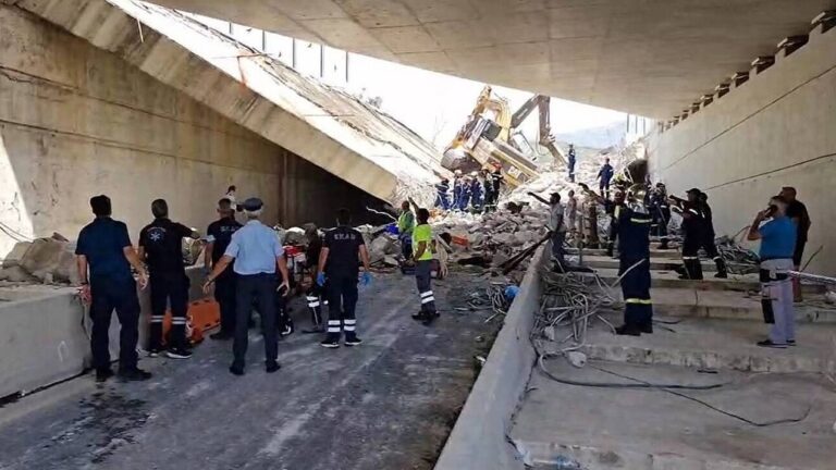 image Πάτρα: Κατέρρευσε τμήμα γέφυρας – Τουλάχιστον δύο νεκροί και αρκετοί εγκλωβισμένοι