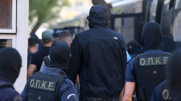 image Απολογία 18χρονου- Προφυλακίστηκε: Ήμουν 70 μέτρα μακριά, άγνωστο αν τον χτύπησε η δική μου φωτοβολίδα
