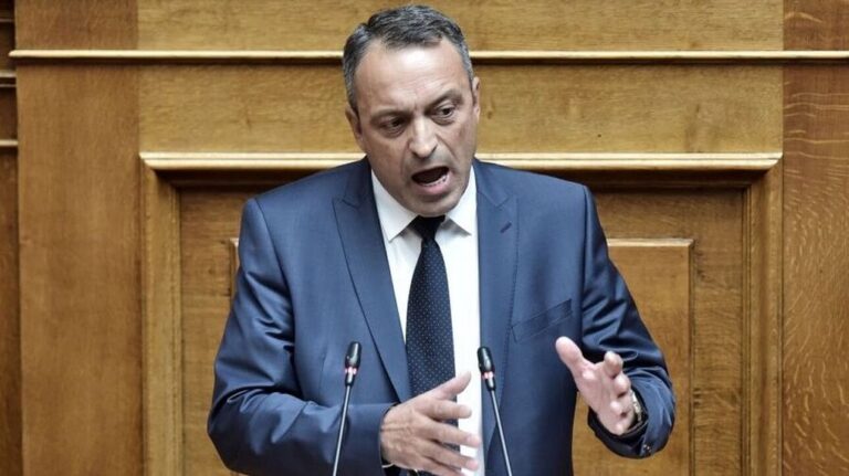 image Σπαρτιάτες: Τρεις βουλευτές διέγραψε ο Bασίλης Στίγκας