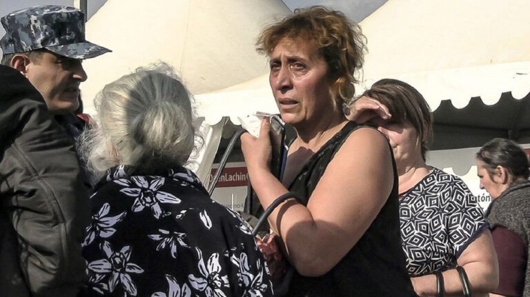 image Αρμενία: Τουλάχιστον 2.900 πρόσφυγες πέρασαν στην Αρμενία από το Ναγκόρνο Καραμπάχ