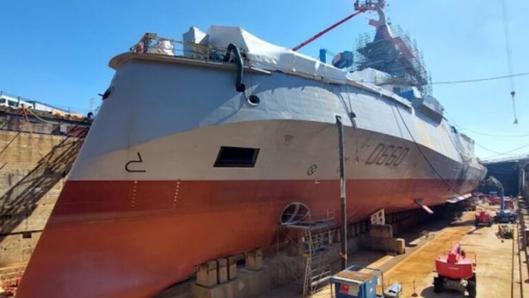 image Belharra «ΚΙΜΩΝ»: Εντυπωσιακά πλάνα από την καθέλκυση της πρώτης φρεγάτας στα ναυπηγεία της Λοριάν