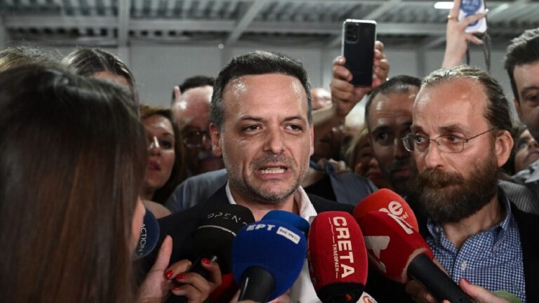 image Ψήφος μήνυμα των πολιτών στην κυβέρνηση – «Πλήρωσε» για πρώτη φορά πυρκαγιές, πλημμύρες και ακρίβεια – Έχασε Αθήνα, Θεσσαλονίκη και 5 περιφέρειες.