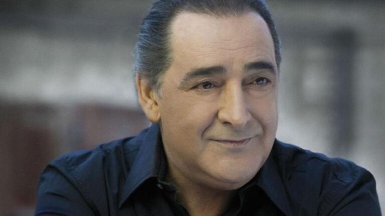 image Βασίλης Καρράς: Δύσκολες ώρες για τον αγαπημένο τραγουδιστή