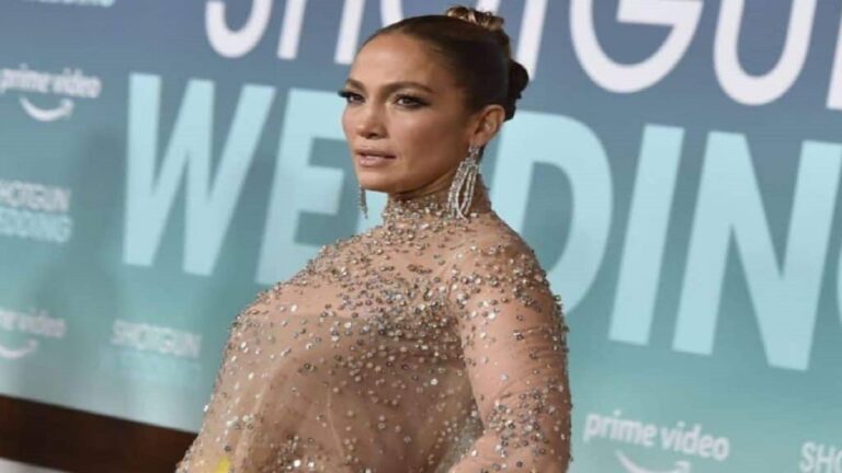 image Τζένιφερ Λόπεζ τι κι’ αν πάτησε τα 54 …….