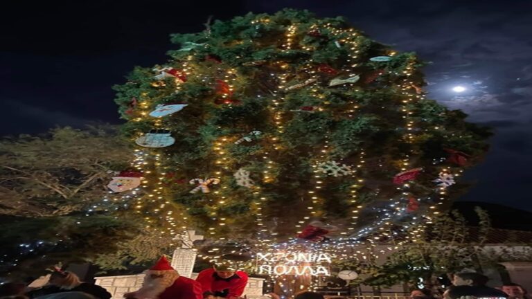 image Φωταγωγήθηκε το Χριστουγεννιάτικο Δέντρο στο Θάνος.