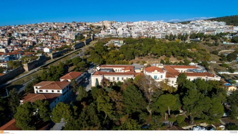 image Κατάρρευση οροφής στη Θεσσαλονίκη: Την κατασκευάστρια εταιρεία κατηγορεί η διοίκηση του νοσοκομείου