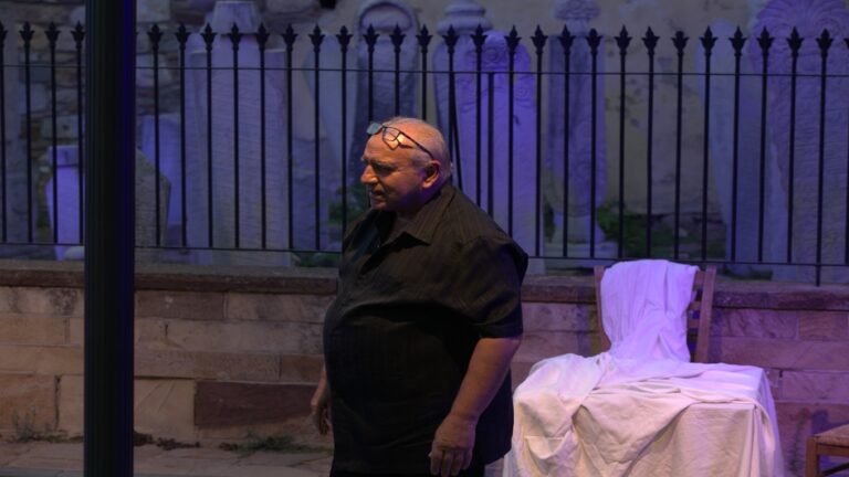image Ο Γιάννης Μετζικόφ μάγεψε με τις δημιουργίες του./ 1ο Μεσαιωνικό φεστιβάλ Χίου.