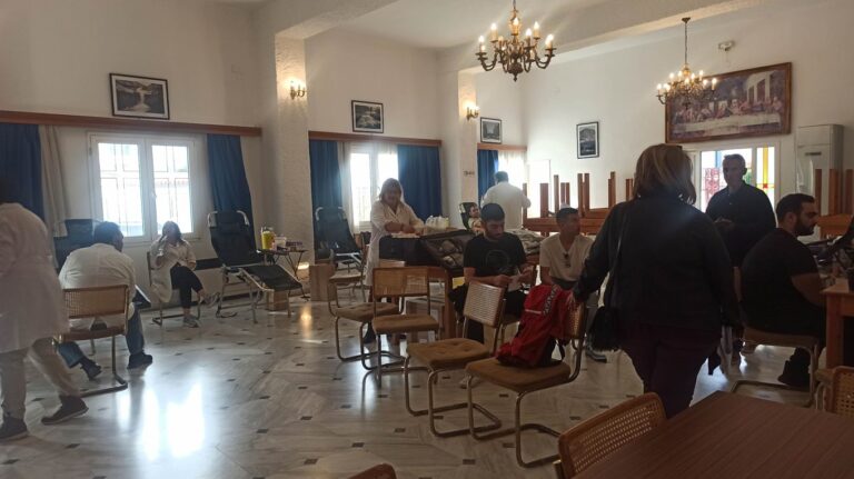 image Με μεγάλη προσέλευση ξεκίνησε η  Εθελοντική  Αιμοδοσία στο πνευματικό κέντρο Αγ. Τριάδας.(φωτογραφίες)