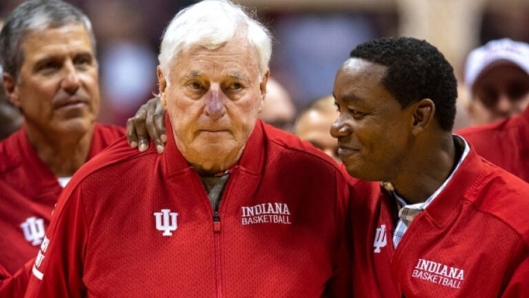 image Μπόμπι Νάιτ: Έφυγε από τη ζωή σε ηλικία 83 ετών ο εμβληματικός προπονητής του αμερικανικού μπάσκετ