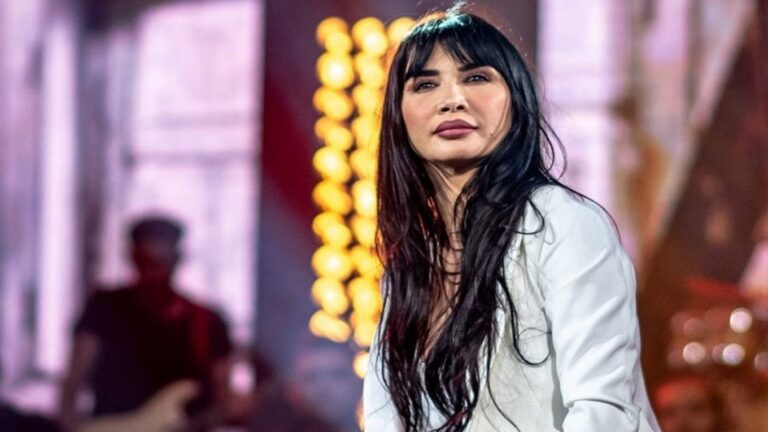 image Πάολα: Το τσιφτετέλι της στην πίστα με μίνι φόρεμα – Δείτε βίντεο και φωτογραφίες